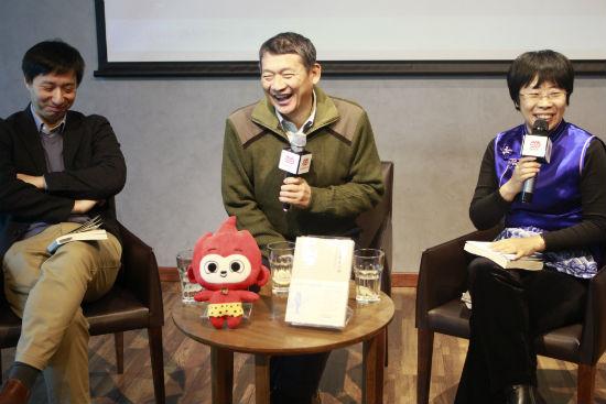 罗新(中)与陆扬、蒙曼一起畅谈《从大都到上都:在古道上重新发现中国》