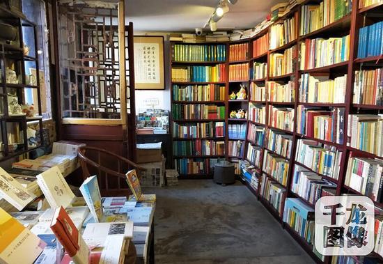 12月15日,“温暖北京 冬日阅读——行走实体书店”走访模范书局与正阳书局。图为正阳书局。千龙网记者 张嘉玉摄