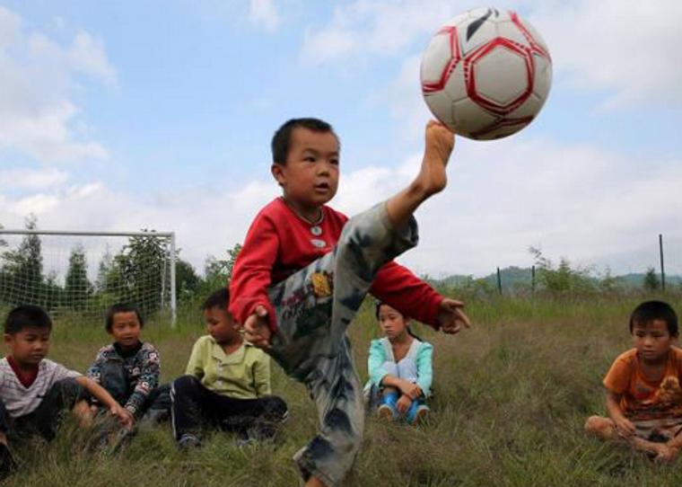 中国足球将严格准入规范管理 研究发行足球彩票