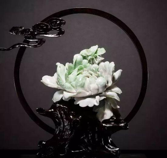 镇平玉雕《花好月圆》,仵海洲
