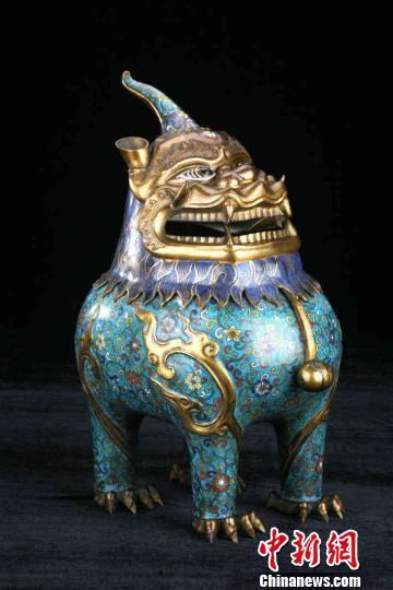 清乾隆款掐丝珐琅甪端。 沈阳故宫供图 摄