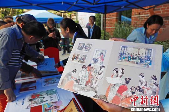 上海邮政在愚园路1107号弘基创邑国际园举行《中国古典文学名著——〈红楼梦〉(三)》特种邮票的首发仪式。 殷立勤 摄