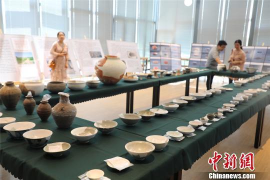 目前考古所修复的文物标本有100余件。 管亦鸣 摄