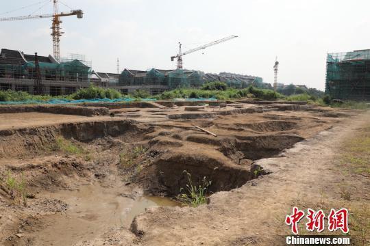 图为梅里遗址现场。 管亦鸣 摄