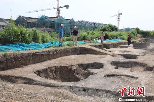 图为梅里遗址现场。 管亦鸣 摄