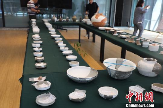 图为梅里遗址出土的文物遗存。 管亦鸣 摄