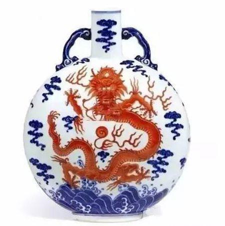 清乾隆 青花矾红彩海水腾龙纹如意耳扁壶 尺寸 25.5cm