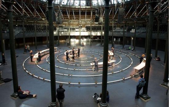 《长久播放》Longplayer’s first live performance, The Roundhouse, 2009。