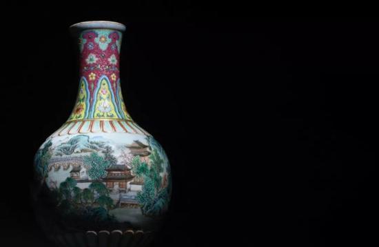 清乾隆 磁胎洋彩锦上添花御题诗描金“玉泉山”图瓶 青花六字篆书款