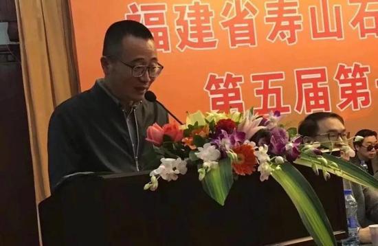 主持人:常务副会长蓝泰华