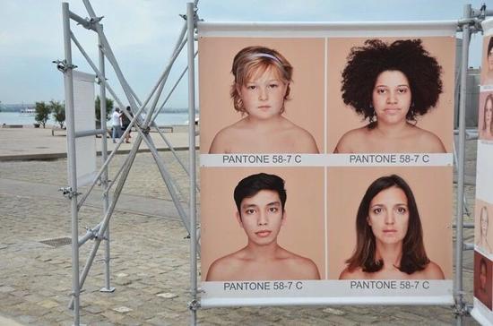 Angélica Dass,《Humanae》,2016年于塞萨洛尼基摄影博物馆国际摄影节。图片:致谢艺术家