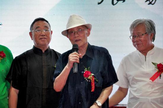 参展画家代表、天津湖社画会会长、天津津门书画院院长孙长康先生致辞