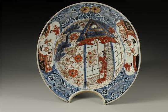 五彩妇人纹剃须盘,1720——1750 大阪市立东洋陶瓷美术馆藏