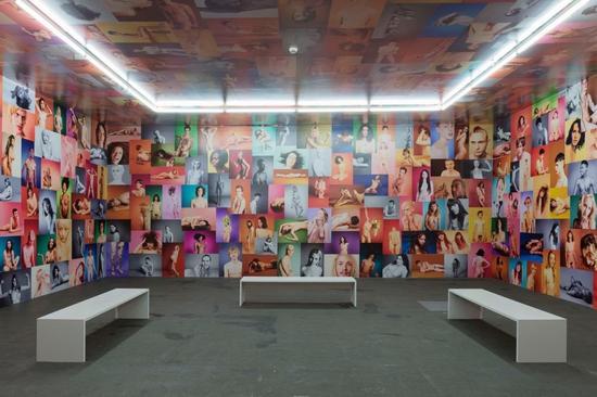 2015年巴塞尔艺博会“无限“(Unlimited)单元中的Ryan McGinley作品“YEARBOOK”。图片:courtesy of Team Gallery