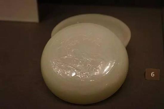 石榴喜鹊盒 明-清,16-18世纪