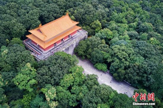 资料图:航拍南京明陵。 中新社记者 泱波 摄