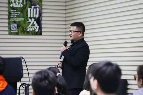中央美院造型学院公共艺术工作室主任 胡泉纯