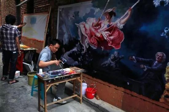 他们不是画得不像,但在画手如云的大芬村,谁又画的不像呢?