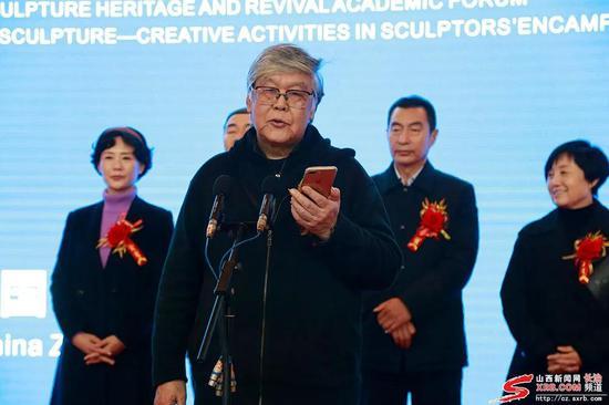 中国非遗艺术设计研究院院长、清华大学美术学院教授张錩致辞