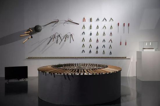 王洪博《原物系列》400x450X280cm 金属、木 2018