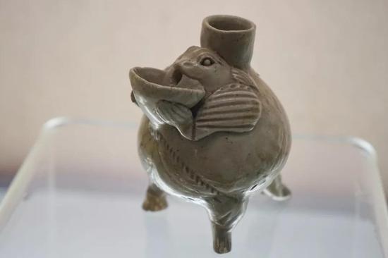 三国 越窑青釉兔型砚滴 现藏于杭州市博物馆