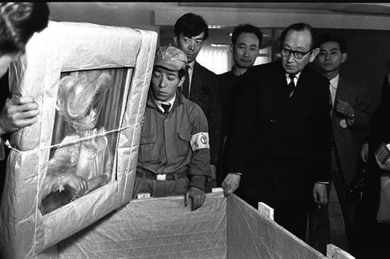 1959年,法国归还“松方藏品”;图中作品为雷诺阿作品