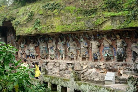 峭壁中的“大足石刻”(宝顶山造像群)