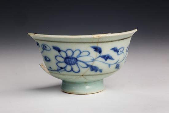 元 景德镇窑青花小杯,太仓樊村泾遗址出土,苏州市考古研究所、太仓博物馆藏