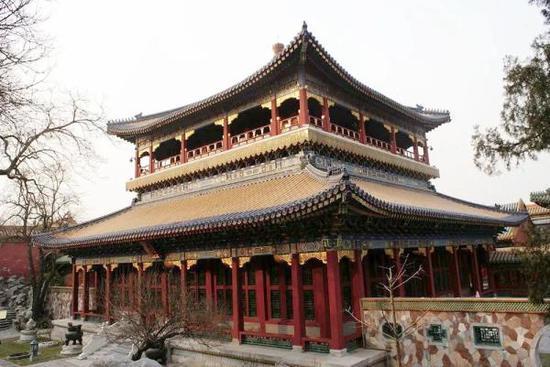 重建后的建福宫花园主景延春阁 姜舜源:摄