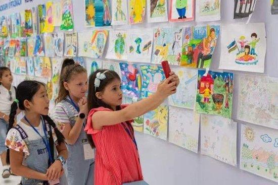  2022年6月“地球和平在我们手中”六一儿童绘画展（乌兹别克斯坦塔什干）