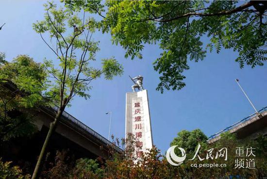 建川博物馆的前的雕塑。唐浩 摄