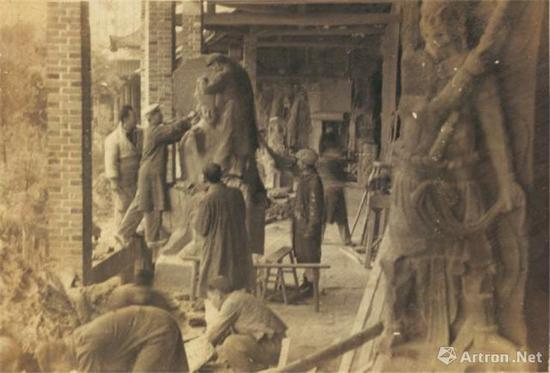 1957年,大足石刻翻制现场