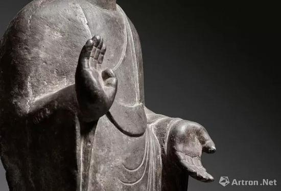 (局部)东魏 / 北周 石灰石雕佛立像