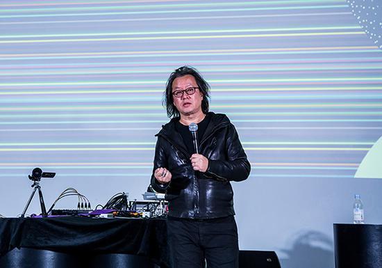 开幕式上中国美术学院跨媒体艺术学院副院长、本次展览策展人姚大钧先生致辞