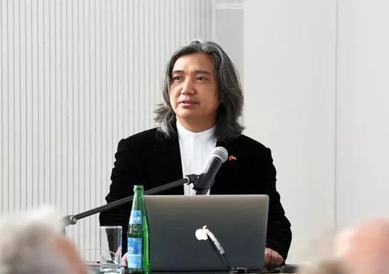 吴为山馆长在特里尔应用科技大学做“雕塑精神”讲座