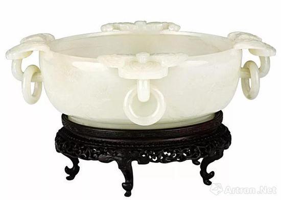 白玉四蝠耳洗 口径16.2厘米,足径12.5厘米,高6.8厘米。