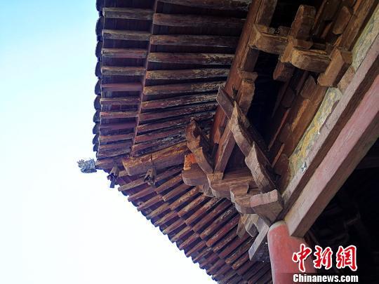 应县木塔不用一颗铁钉,用木构件互相咬合构成塔身。 杨杰英 摄