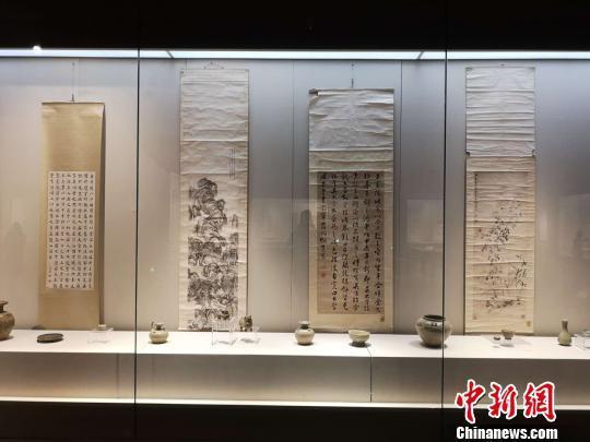 图为:浙江省临海市博物馆“邹鲁遗风之锦绣堆”馆藏精品文物展 范宇斌 摄
