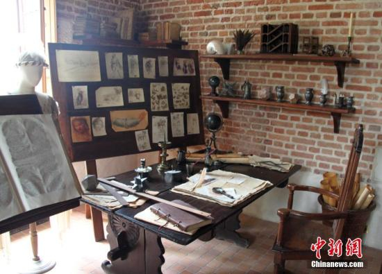 图为达·芬奇在克洛吕斯城堡的工作室,展示他琳琅满目的作品和藏品。中新社记者 李洋 摄