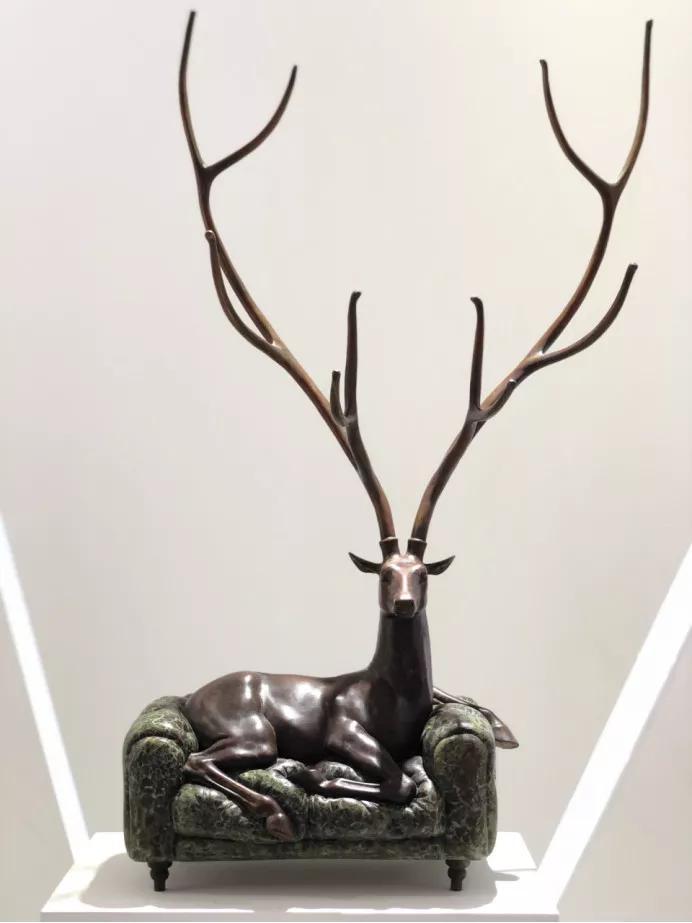 张勇《迷鹿系列》铸铜 38 x 20 x 100cm
