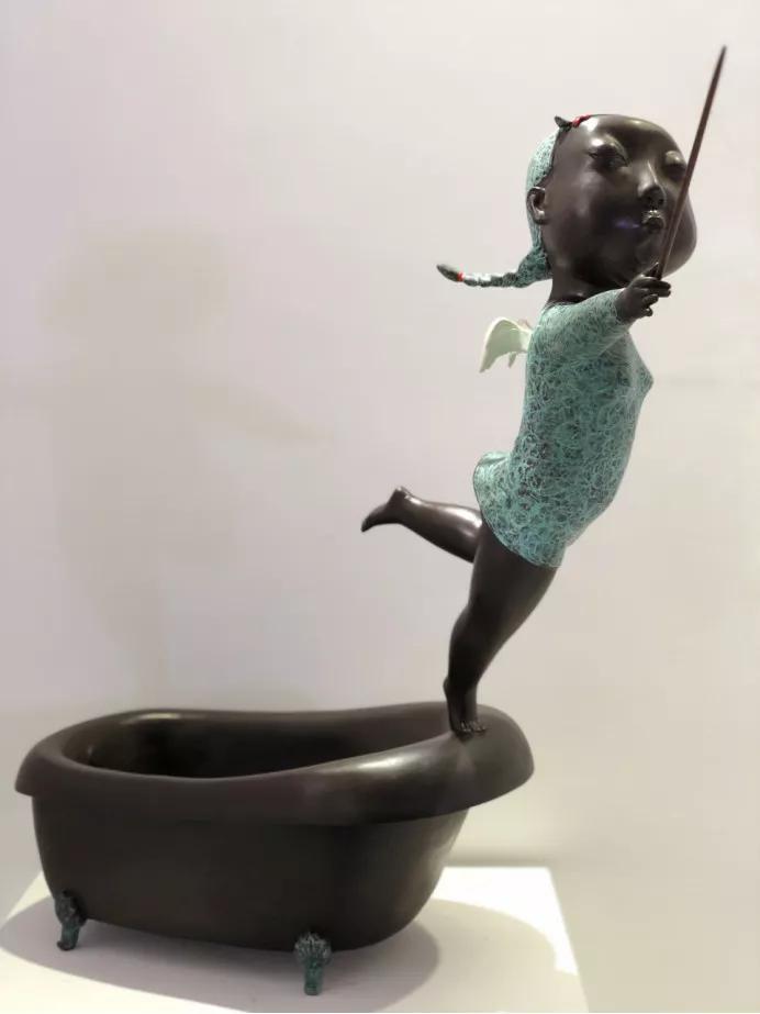 武嘉慧《天使狂想曲》青铜 95 x 60 x 79 cm
