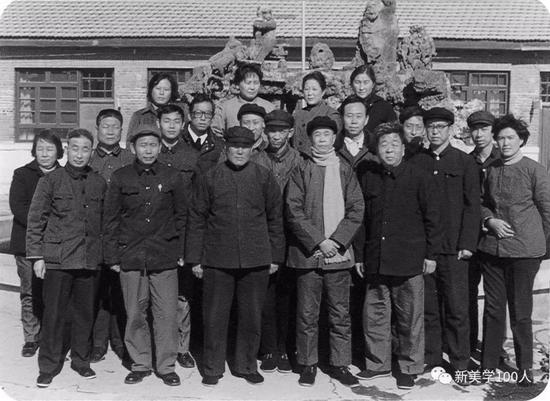 第二届书画鉴定提高班合影留念