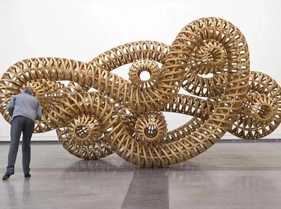 Richar Deacon ,What Could Make Me Feel This Way A, photo- Arne Quinze