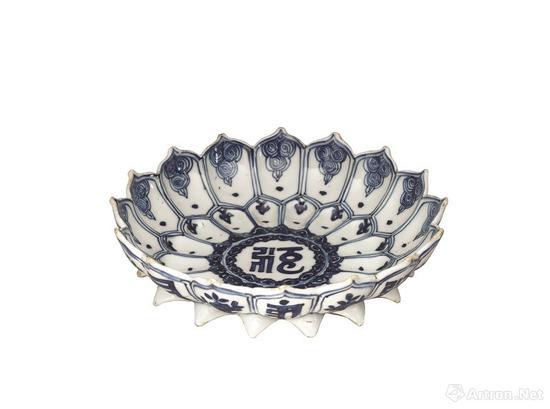明万历青花梵文莲花式盘
