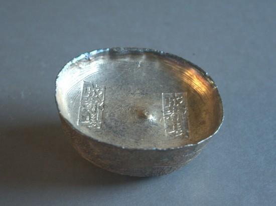 印有“成都县”的馒头形十两银锭(共品钱币博物馆供图)