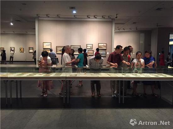 “时代形象:袁浩、张文作品展”展览现场