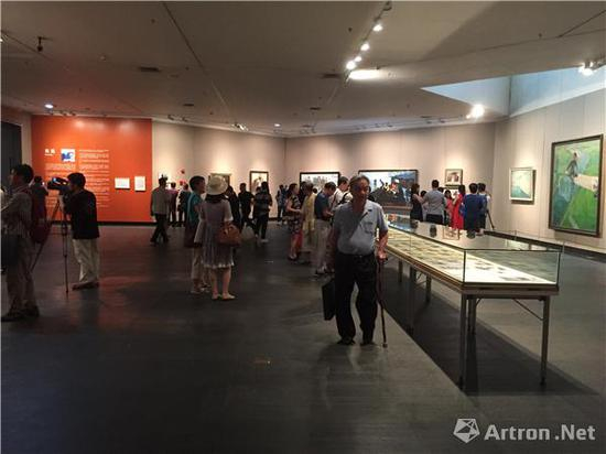 “时代形象:袁浩、张文作品展”展览现场