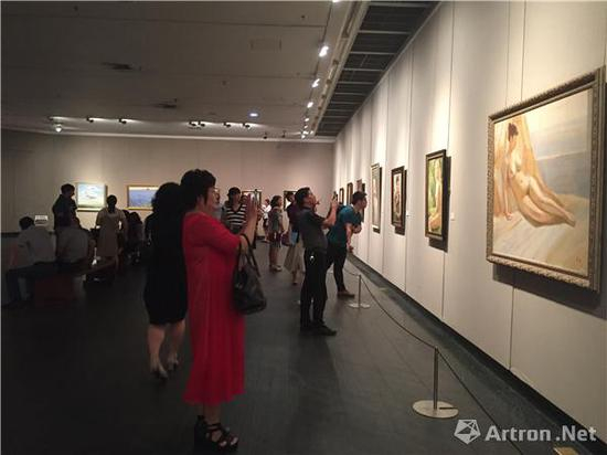 “时代形象:袁浩、张文作品展”展览现场