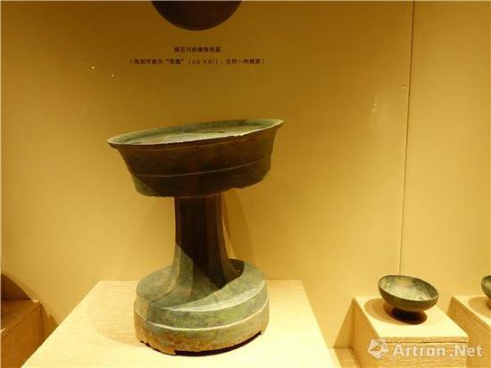 俎豆夹组合 俎部分,盘径35.2 足径28 高42cm