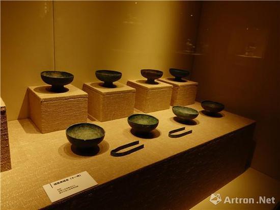 俎豆夹组合 豆、夹部分,豆:口径13.8 足径6.6 高7.4cm,夹:长13 宽1.6cm